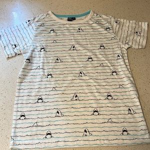 Fun white shark tee size 6 boys.
